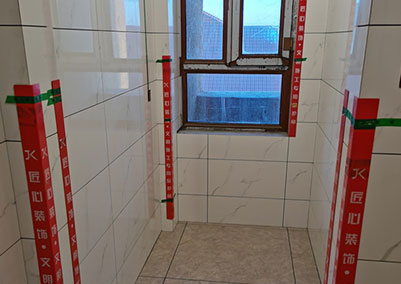 新香檳小鎮(zhèn)1-1-502，85平米，瓦工鋪貼瓷磚